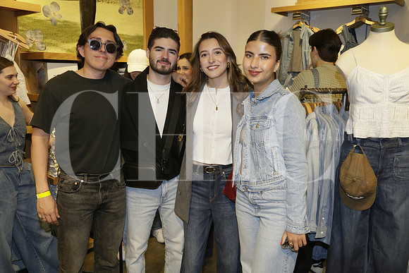 Ale Martínez, Alex Barozzi,Daniela Villarreal e Isabella Alanis