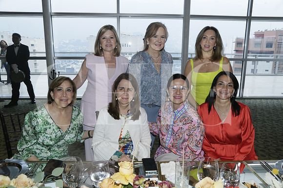 Edith Peña de Olivares, Cecilia Elizondo de Sosa, Mónica Chapa, Lucy Galindo de Morales, María Lucrecia Decrecenzo, Carolina Cervera de Bolio y Patricia González