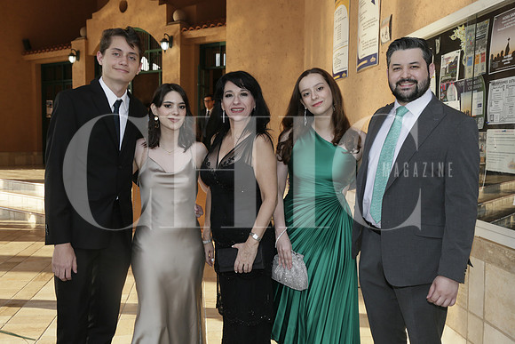 Agustin Cane, Paulina Vela, Cristina López, Ana Sofia López y Marcelino Guevara