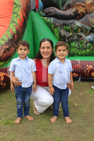 Emilio Susarrey, Lorena Canales y Eugenio Susarrey 12
