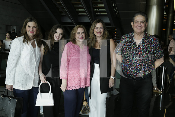 Claudia Sepúlveda, Roberta Elizondo, Yolanda de Sepúlveda, Mónica Sepúlveda y Homero Sepúlveda