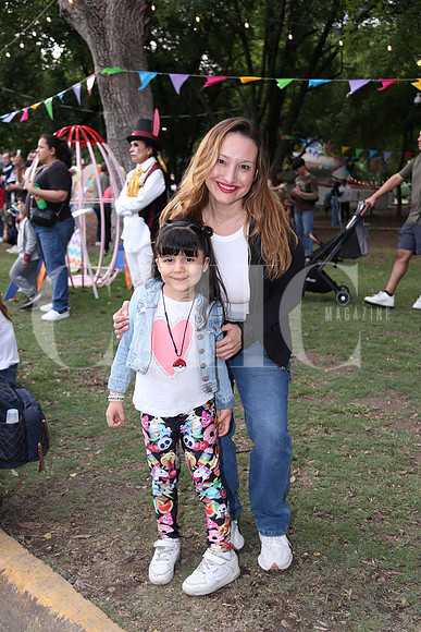 Amalia López y Alessandra López 3