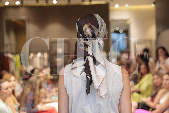Modelos de Rafa Zuñiga vistiendo Max Mara 141