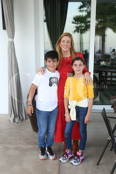 Leo Estrada, Maria Garza de Estrada y Mia Estrada