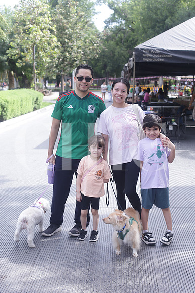 Alejandro Ledezma, Olivia Ledezma, Diego Ledezma y Scarlet Carrasco 0