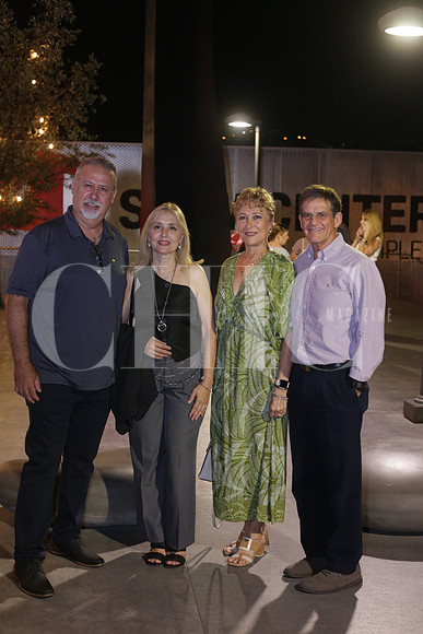 Arturo González, Judith Pérez de González y Alba Elena Derbez y Sergio Pérez 0