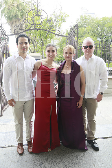 Josué Martínez, Marcela Martínez, Myriam de Martínez y Jesus Martínez (2)