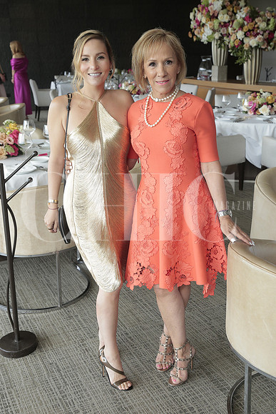 Raquel Flores y Gina Manautou