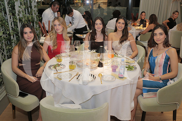 Ana Luisa Salazar, Barbara Dugay, Valeria Llama, Daniela Ramirez y Alexa Acosta 2