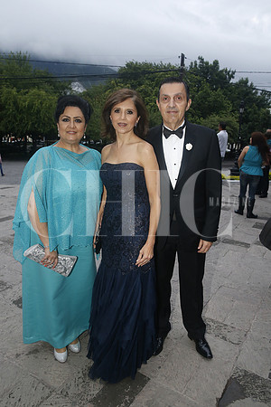 Alicia Cortés, Gabriela de Salinas  y Regulo Salinas