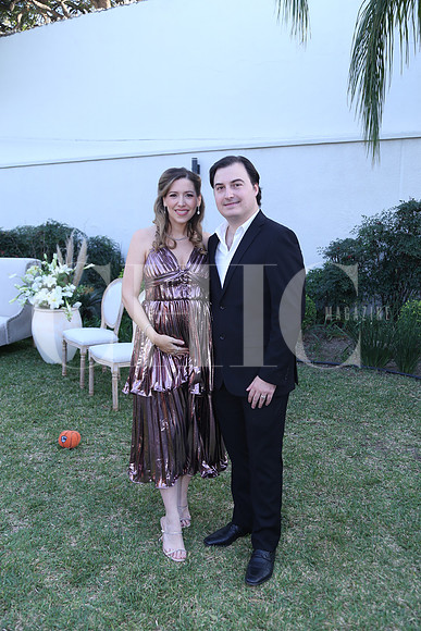 Daniela Villarreal de Meade y Sebastian Meade 0
