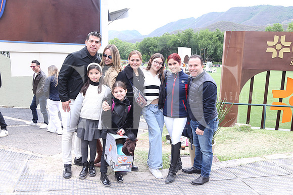 Alvaro Rojas, Mayra Zapatero, Marina Ramírez, Paulina Leal, Marina Leal, Pablo Leal, Italia Leal y Estefania Rojas 2