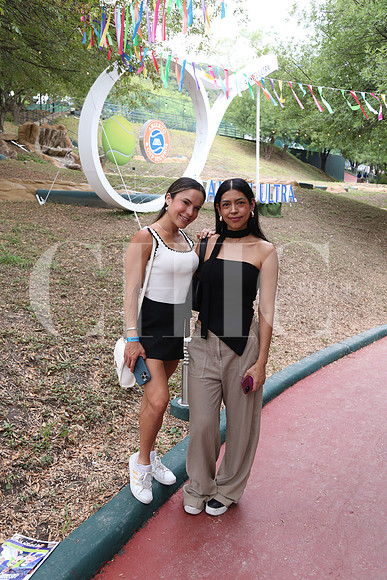 Karla Fernández y Gabriela Valdez 1