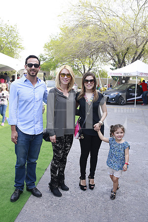 Benjamin Mecutchen, Paula Mecutchen, Monica Sanchez y Luciana Mendez Leon