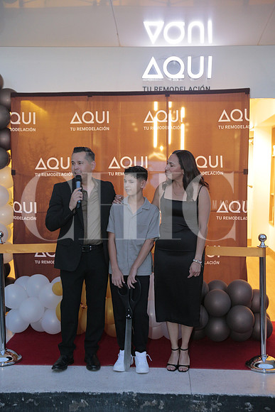Rolando Juarez, Mateo Juarez y Cecilia Morales 9
