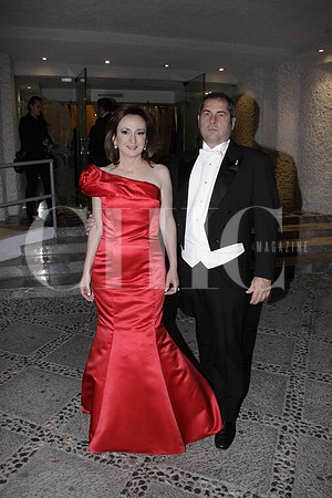 Hilda Garza de Navarro y Eugenio Navarro (papás de la novia)-2