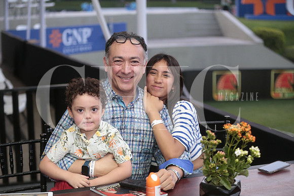 Matias Calderon, Rolando Calderon y Victoria Dolucas 1