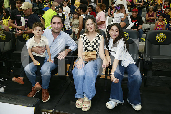 Carlos Martínez, Carlos Martínez, Alba Lilia Alvarado de Martínez y Majo Martínez (2)
