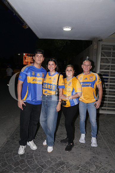 Francisco Oreyana, Itzel Oreyana, Isabel Oreyana y Obed Oreyana 1