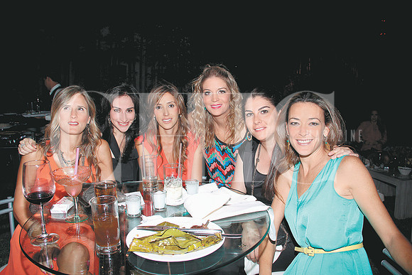 Sofía Garza, Dunia Guzmán, Sandra Muñoz de GArcía, Bárbara Lobeira de Rodríguez, Norma Cantú y Pilar Cortés de Cors