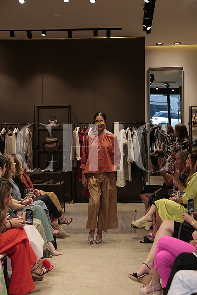 Modelos de Rafa Zuñiga vistiendo Max Mara 59