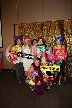 Thelma Cora con grupo de amigas