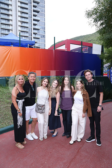 Claudia González, Jesús Martínez, Vivian Martínez, Marie Martínez, Aime Padilla, Nicole Martínez y Nacho Padilla 1