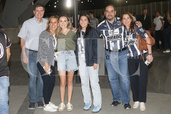 Ricardo Guerra, Rosalinda Saldaña, Armida Fernandez, Veronica Lobo, Humberto Lobo y Priscila Lobo 7