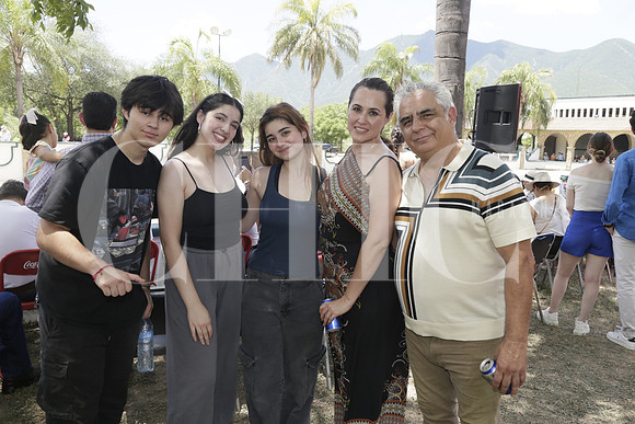 Antonio González, Robin Carlos, Ana González Karina de González y José González
