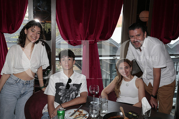 Antonella Bautista, Andre Bautista, Sandra Simoes y Roberto Bautista 2