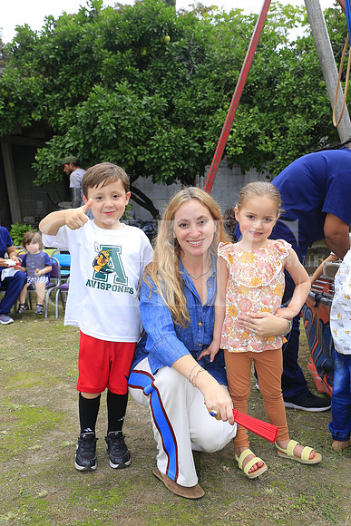 Diego Perez Salinas, Myrna Gonzalez y Regina Gonzalez 2