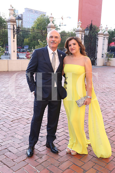 Carlos Villarreal y Adriana Martínez de Villarreal ( Papás Novio)1