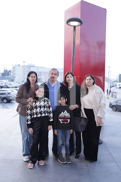 Cristina González, José Natividad González Páras, Cristina Maiz, Ana Luisa González, Sofia Assad y Daniel de la Garza3