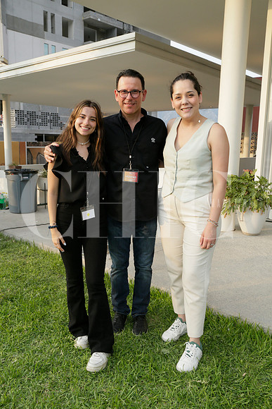 Valeria Camacho, Carlos Camacho y Julia Pedraza (2)