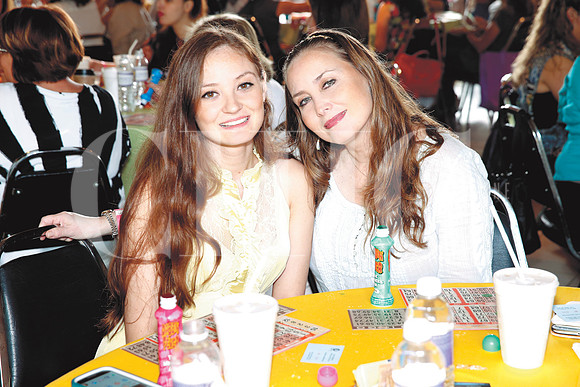 Angie Garza y Verónica Batis de Samar