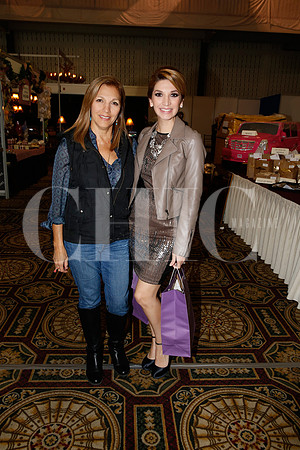 Lulú Michelena y Antonella Michelena de Salazar
