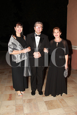 Leticia de Villalobos, José Francisco Villalobos y Rosy Martínez
