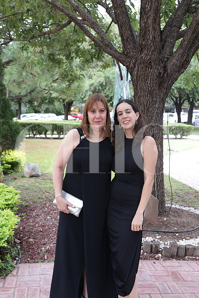 Tere Burgos y Ana Paula Burgos 0