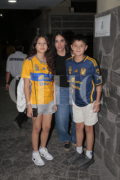 Zoe Torres, Xochitl Cruz y Rio Torres 2