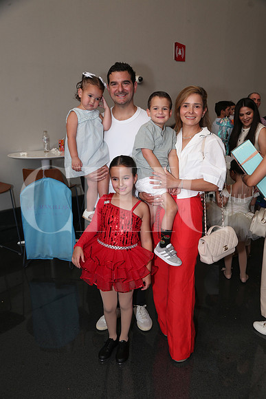 Adrian Marcos, Cristy Charur, Emilia Marcos, Adrián Marcos y Cristy Marcos 1