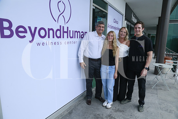 Raúl Miramontes, Camila Miramontes, Luly Rodríguez de MIramontes y Raúl Miramontes (3)