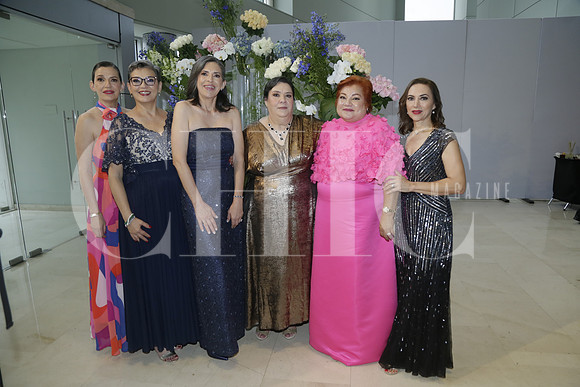 Gabriela Zambrano, Marcela Zambrano, Alejandra Zambrano, Irma Zambrano, Lucy Villarreal y Nancy Murillo de Zambrano