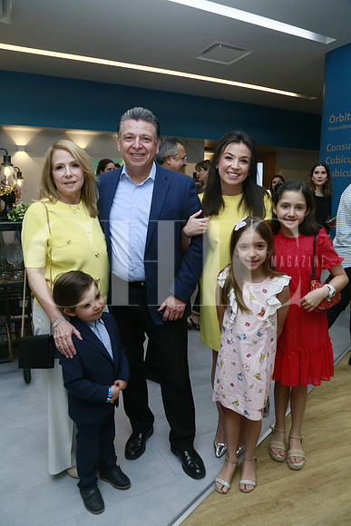 Irma de Lozano, Francisco Lozano, Catalina Lozano, Franky Lozano, Balbina Lozano y Mandy Lozano