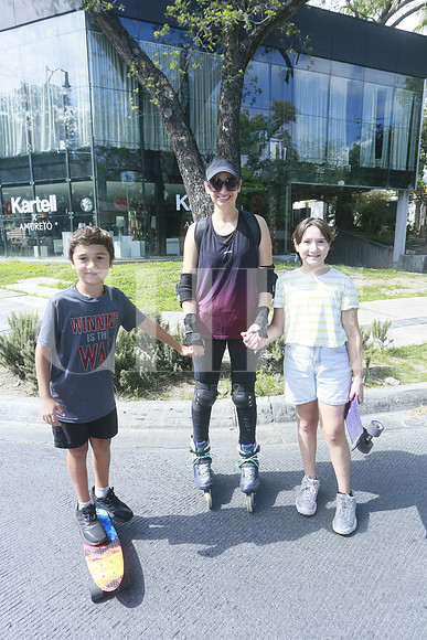 Andrés Rivas, Angelica Huescas de Rivs y María Regina Rivas