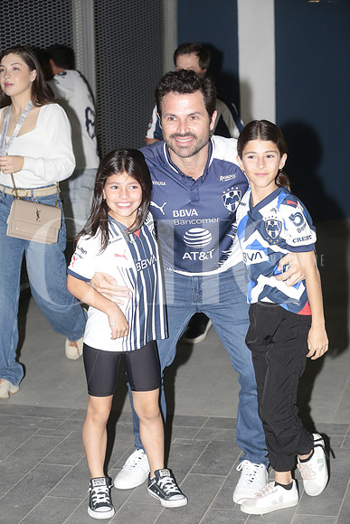 Sofia Cueva, Mauricio Cueva y Regina Cueva 8