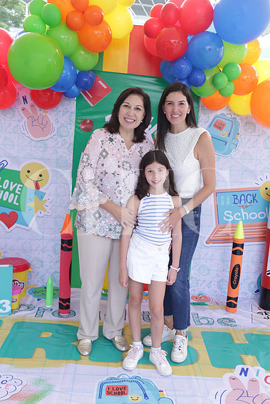 Luly Cantú, Mariana Quiroga y Mariana Azcunaga 0