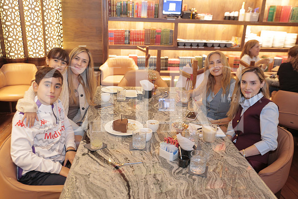 Laura Quiroga, Pedro Quiroga, Isabella Mora, Martha Barrera y Paulina Quiroga 1