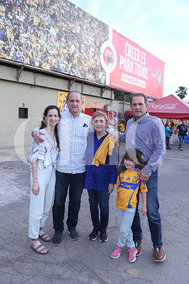 Bárbara Garza, Virgilio Garza, Consuelo Zambrano, María Garza y Miguel Garza 0
