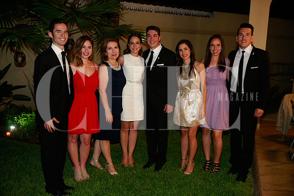 Javier Salinas, Mariana Salinas, Ana Rosa Herreera de Salinas, Ana Cristina Salinas, Héctor Carranza, Tatiana Salinas, Joana Salinas y Víctor Manuel Rico
