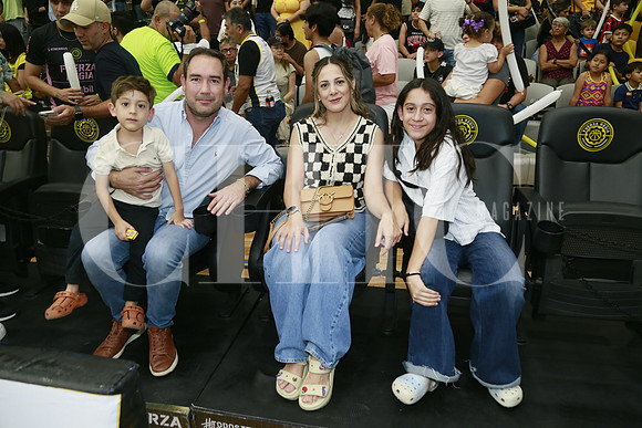Carlos Martínez, Carlos Martínez, Alba Lilia Alvarado de Martínez y Majo Martínez
